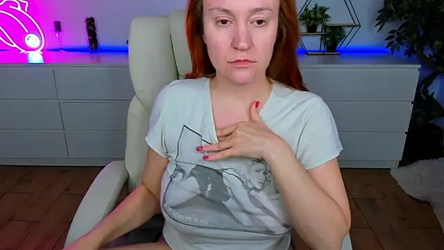 Snapshot of Kamilla_Hot chatting on November 7, 9:37 pm Kamilla Hot online show from November 7, 9:37 pm