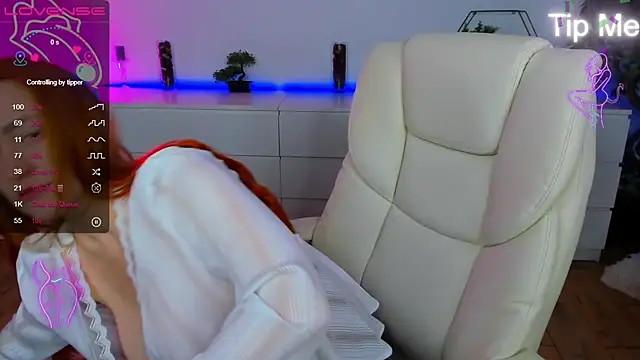 Snapshot of Kamilla_Hot chatting on November 9, 7:01 pm Kamilla Hot online show from November 9, 7:01 pm