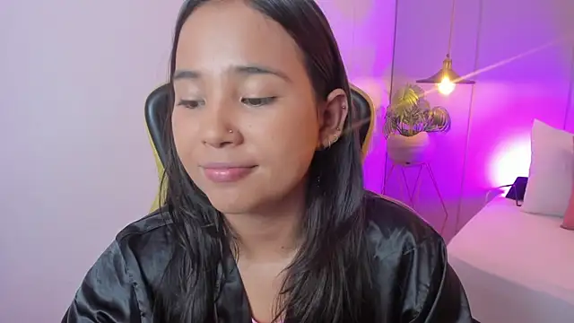 Snapshot of isabella_florez chatting on June 3, 2:25 am isabella florez online show from June 3, 2:25 am