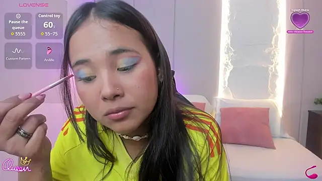 Snapshot of isabella_florez chatting on June 24, 2:21 am isabella florez online show from June 24, 2:21 am