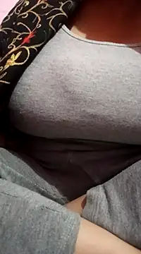 Snapshot of rekhabb123 chatting on February 12, 4:44 pm rekhabb123 online show from February 12, 4:44 pm