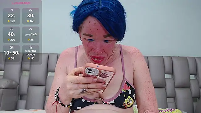 Kittywhiteass online show from October 25, 4:31 am