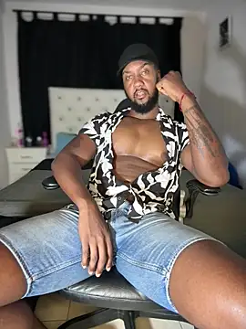 Snapshot of blackdrey18 chatting on May 8, 10:42 am blackdrey18 online show from May 8, 10:42 am