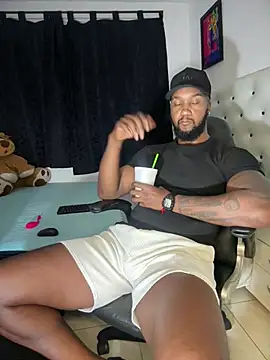 Snapshot of blackdrey18 chatting on June 21, 3:31 am blackdrey18 online show from June 21, 3:31 am