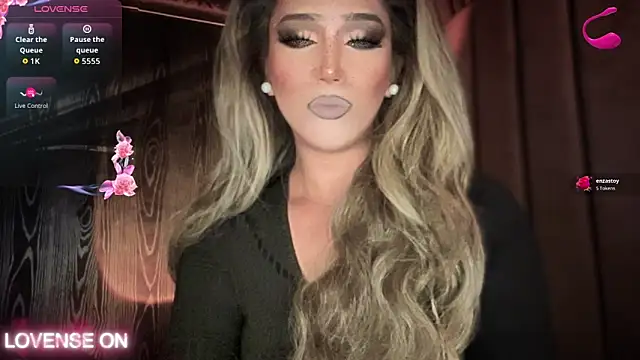 Snapshot of Lo_la_69 chatting on January 12, 5:56 am Lo la 69 online show from January 12, 5:56 am