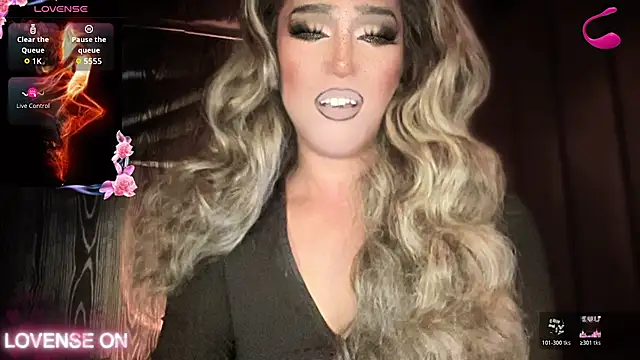 Snapshot of Lo_la_69 chatting on February 14, 8:22 am Lo la 69 online show from February 14, 8:22 am