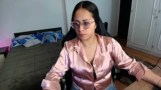 Snapshot of yesie_hot chatting on March 21, 1:32 am yesie hot online show from March 21, 1:32 am