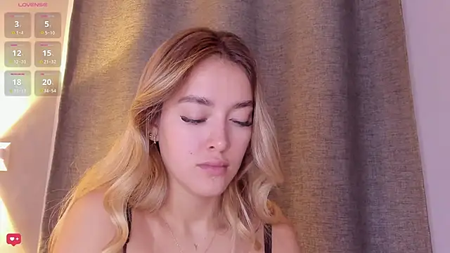 Assh lee  online show from October 22, 1:00 pm