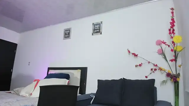 alicia rouusel online show from December 3, 1:46 am