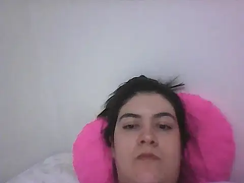 Snapshot of lauratobon chatting on June 17, 6:49 am lauratobon online show from June 17, 6:49 am