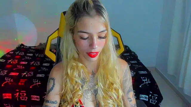 Snapshot of barbiee_05 chatting on May 19, 11:55 pm barbiee 05 online show from May 19, 11:55 pm