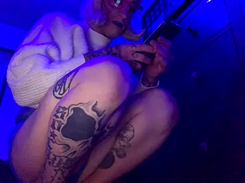 Snapshot of Kik_SickSlut88 chatting on October 25, 2:35 pm Kik SickSlut88 online show from October 25, 2:35 pm