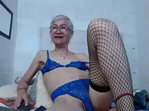 Miss Monserrate online show from December 13, 2:05 pm