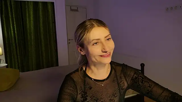 ZoeGrant online show from November 25, 8:53 pm