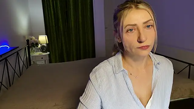 ZoeGrant online show from January 15, 8:56 pm