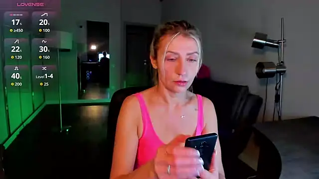 ZoeGrant online show from February 8, 9:51 pm