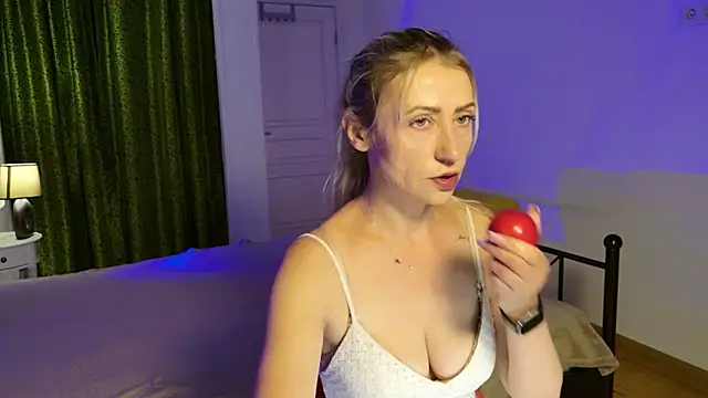 ZoeGrant online show from May 12, 5:32 pm