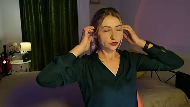 ZoeGrant online show from May 28, 5:32 pm