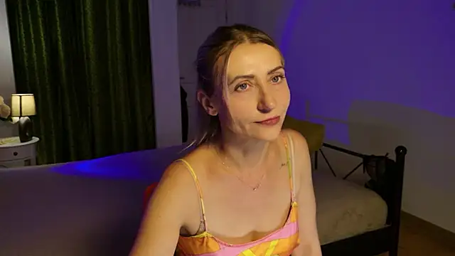 Snapshot of ZoeGrant chatting on May 29, 5:33 pm ZoeGrant online show from May 29, 5:33 pm