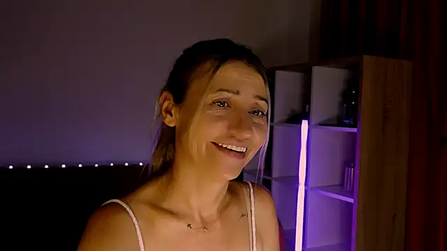 Snapshot of ZoeGrant chatting on June 12, 6:18 pm ZoeGrant online show from June 12, 6:18 pm