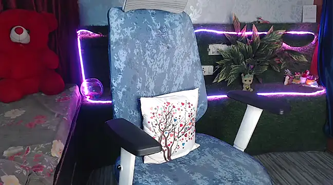 Beyond Cuteness  online show from February 22, 7:25 pm