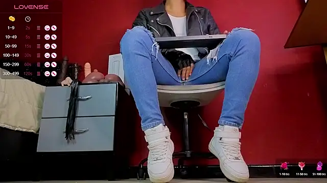 Snapshot of TomLover_12 chatting on October 29, 1:52 am TomLover 12 online show from October 29, 1:52 am