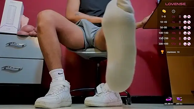 Snapshot of TomLover_12 chatting on January 8, 12:46 am TomLover 12 online show from January 8, 12:46 am