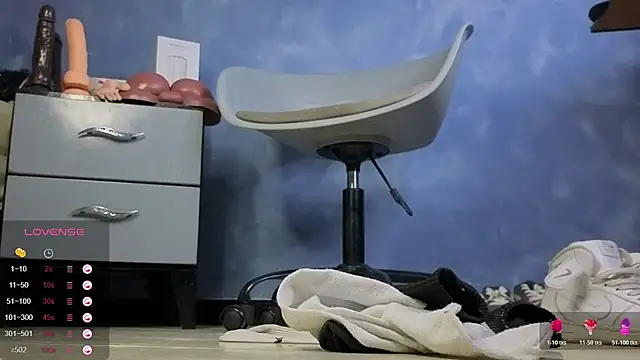 Snapshot of TomLover_12 chatting on February 1, 10:30 pm TomLover 12 online show from February 1, 10:30 pm