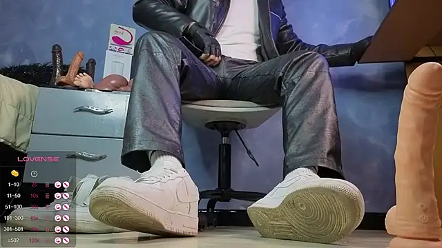 Snapshot of TomLover_12 chatting on February 26, 5:23 pm TomLover 12 online show from February 26, 5:23 pm