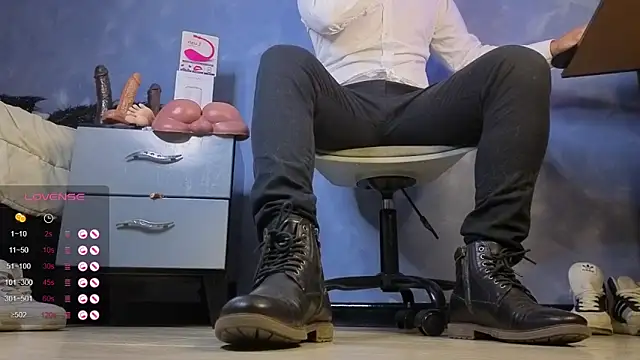 Snapshot of TomLover_12 chatting on March 2, 12:24 am TomLover 12 online show from March 2, 12:24 am