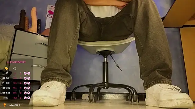 Snapshot of TomLover_12 chatting on March 17, 4:06 am TomLover 12 online show from March 17, 4:06 am