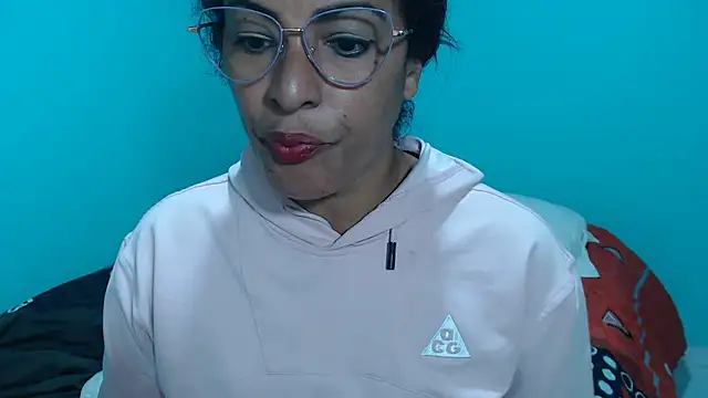 kateleyagrey online show from February 19, 7:21 pm