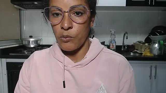 Snapshot of kateleyagrey chatting on June 22, 8:28 pm kateleyagrey online show from June 22, 8:28 pm