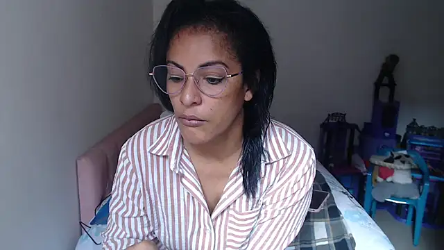 Snapshot of kateleyagrey chatting on August 4, 1:14 pm kateleyagrey online show from August 4, 1:14 pm