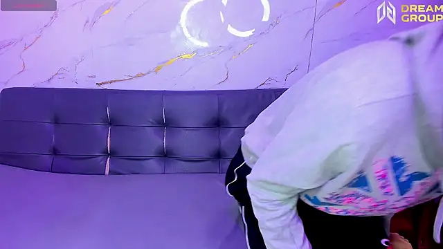 Snapshot of WorldPartys chatting on November 18, 4:06 am WorldPartys online show from November 18, 4:06 am