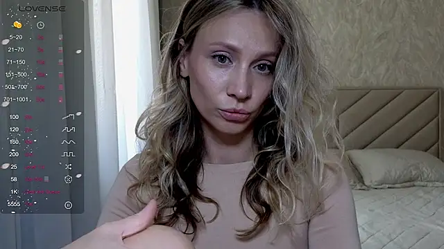 Snapshot of Alice_Wonders chatting on May 8, 7:14 am Alice Wonders online show from May 8, 7:14 am