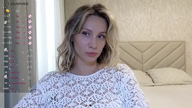 Snapshot of Alice_Wonders chatting on June 11, 7:06 am Alice Wonders online show from June 11, 7:06 am