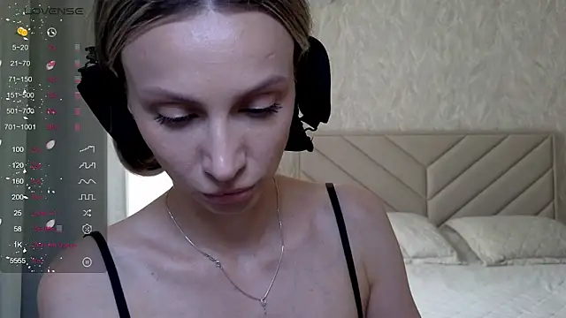 Snapshot of Alice_Wonders chatting on June 17, 7:00 am Alice Wonders online show from June 17, 7:00 am