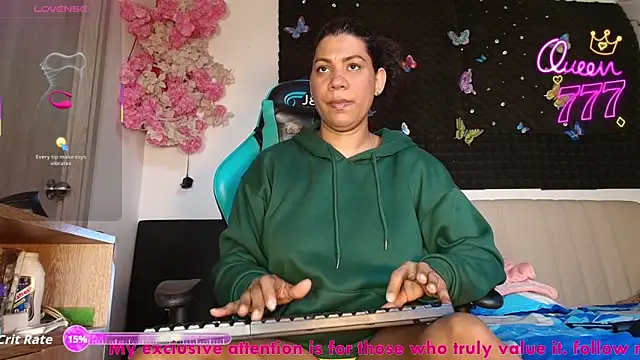 Snapshot of Hot_Brunette34 chatting on July 24, 10:41 pm Hot Brunette34 online show from July 24, 10:41 pm