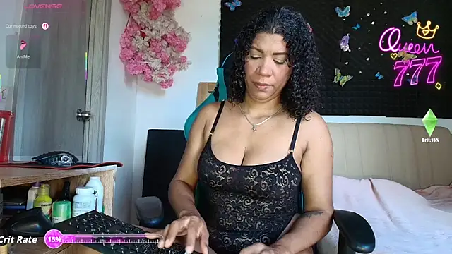 Snapshot of Hot_Brunette34 chatting on August 1, 6:29 pm Hot Brunette34 online show from August 1, 6:29 pm