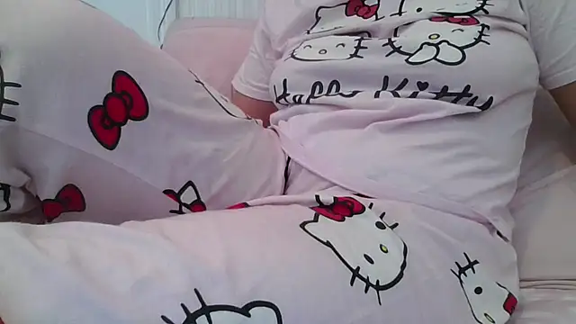 Snapshot of RealLittleRedRidingHood chatting on February 8, 5:39 pm RealLittleRedRidingHood online show from February 8, 5:39 pm