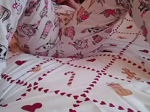 RealLittleRedRidingHood online show from November 24, 1:00 pm