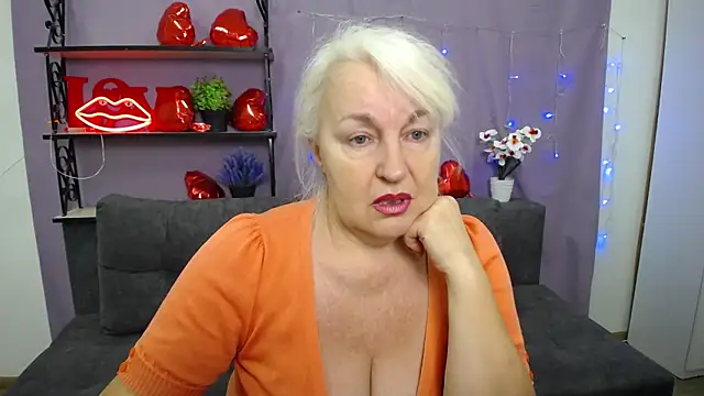 BlondyLeeBest online show from March 8, 7:20 pm