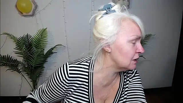 BlondyLeeBest online show from March 15, 8:15 pm