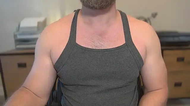 Snapshot of Mister_Dilf chatting on June 3, 2:33 pm Mister Dilf online show from June 3, 2:33 pm