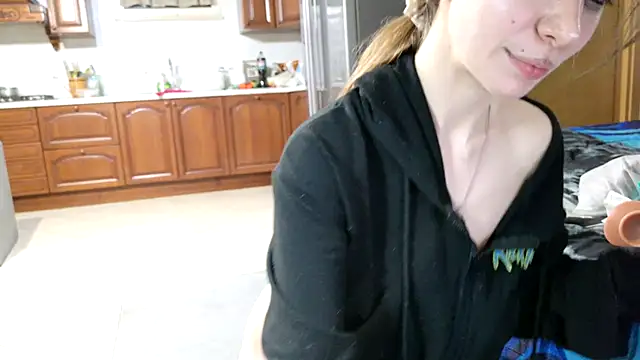 Snapshot of Miaelis chatting on January 21, 9:15 pm Miaelis online show from January 21, 9:15 pm