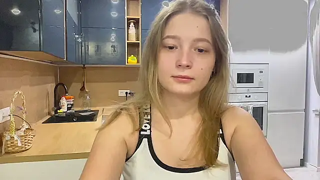 CharmingSarah online show from October 4, 3:32 pm