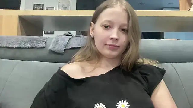 CharmingSarah online show from June 18, 4:22 pm