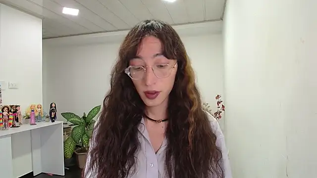 NicoleCortez online show from March 18, 4:37 am