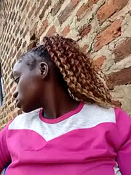 Snapshot of shape30 chatting on February 20, 9:32 am shape30 online show from February 20, 9:32 am